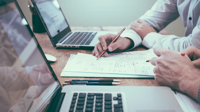 Portfolio valuation and market analysis